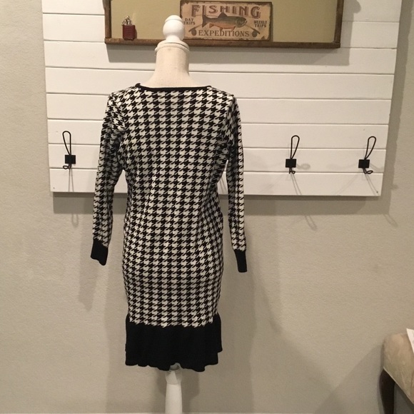 Emma & Posh Dress - Picture 2 of 3